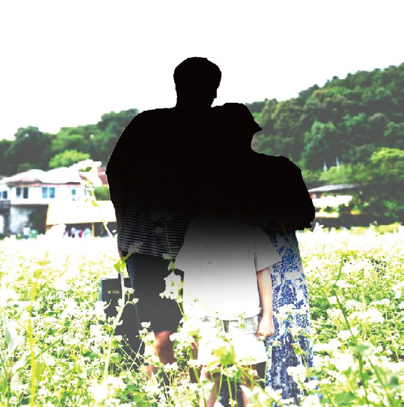 국내 입양 가족인 시우네가 여행을 가서 찍은 사진. 부부는 “시우가 계절을 아는 아이로 자랐으면 좋겠다”라며 “올여름에도 가족 여행을 떠날 계획”이라고 했다(얼굴 공개는 원하지 않아 블라인드 처리). <출처 – 취재원 제공>